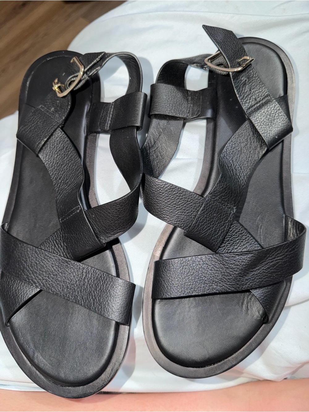 Everlane Women's Black Leather Strappy Sandals - Classic Comfort
